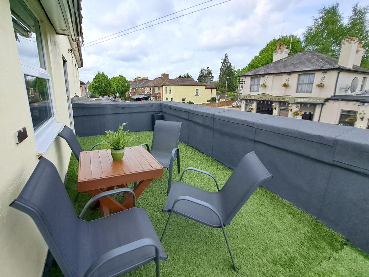 Bright 3 Bed Apartment With Terrace, Free Parking On Premises Watford  Exteriér fotografie