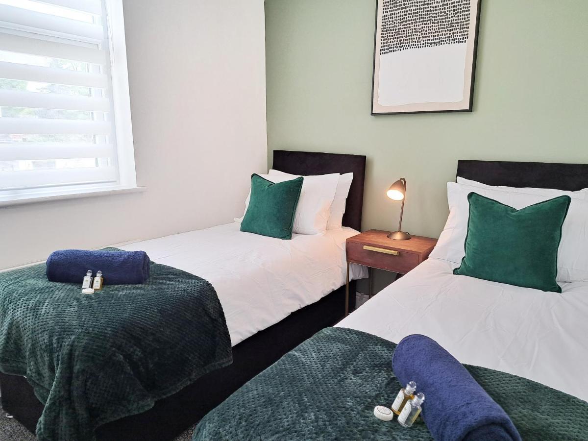 Bright 3 Bed Apartment With Terrace, Free Parking On Premises Watford  Exteriér fotografie