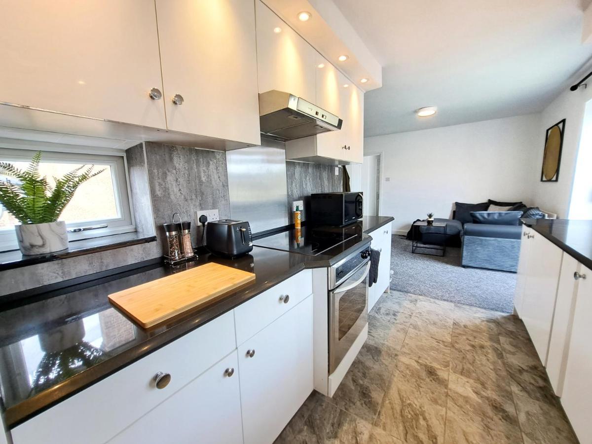 Bright 3 Bed Apartment With Terrace, Free Parking On Premises Watford  Exteriér fotografie
